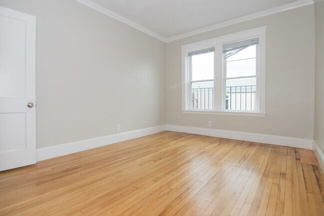 Foto del edificio - Spacious 3.5-Bed, 2-Bath in Prime Allston ...