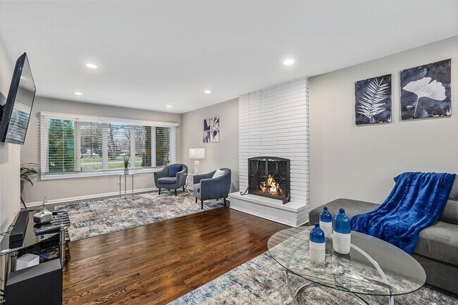 Foto del edificio - 3758 Cherry Hills Dr