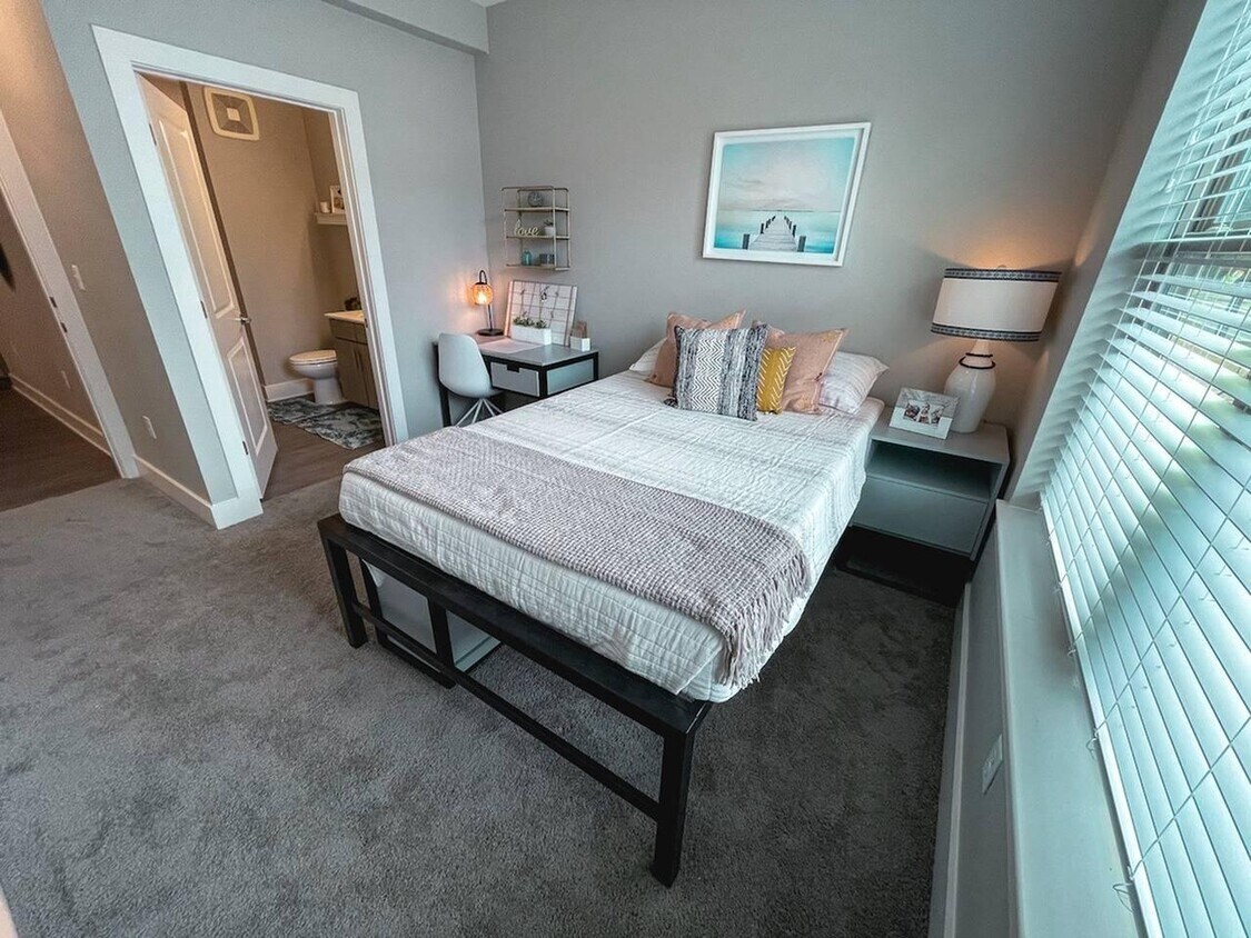 Bedroom - 1828 W Pensacola St