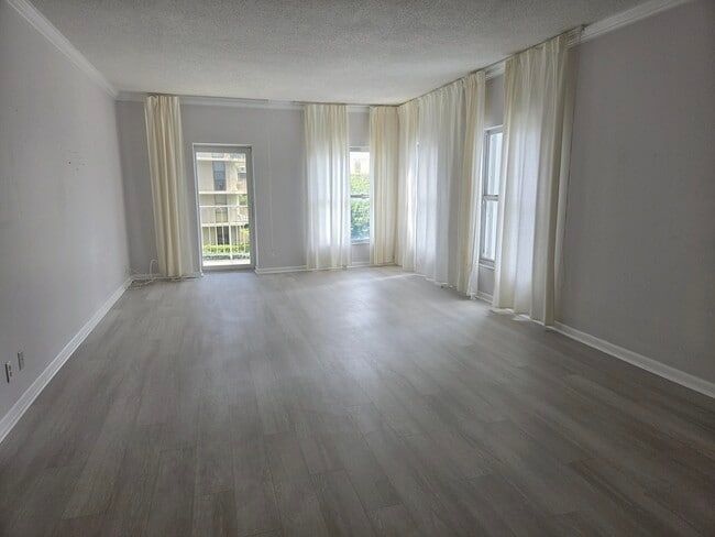 Building Photo - 3230 S Ocean Blvd