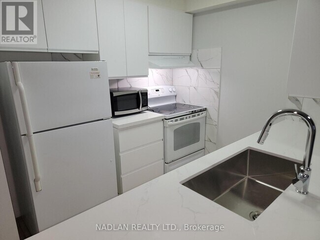 Building Photo - 155 Beecroft Rd