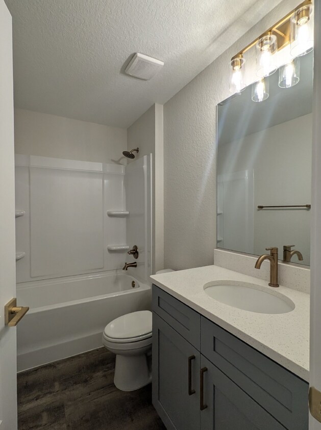 Foto del edificio - 7217 Hemlock Loop