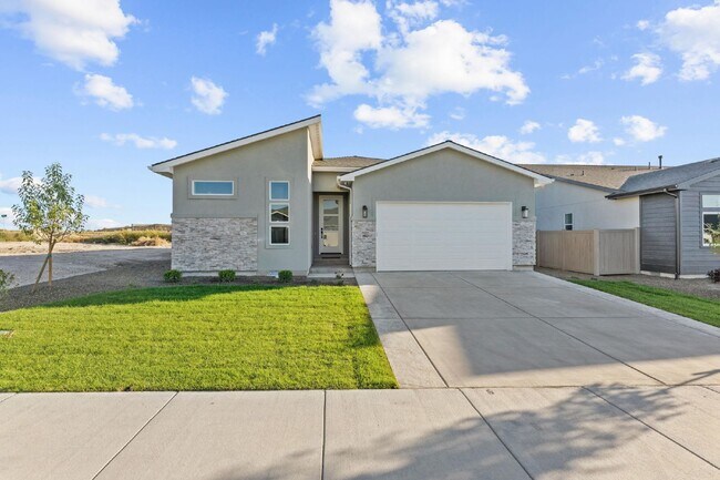 Foto del edificio - Charming 3 Bed, 2 Bath Home in Nampa, ID with Spacious Layout and Modern Touches!