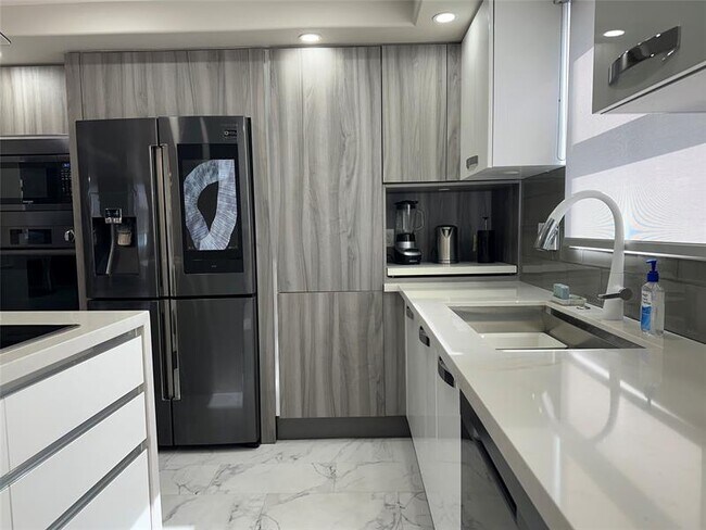 Foto del edificio - 3015 N Ocean Blvd