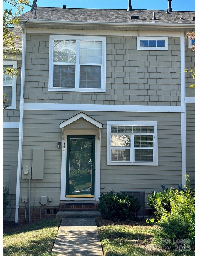 Building Photo - 121 Woodsong Ln