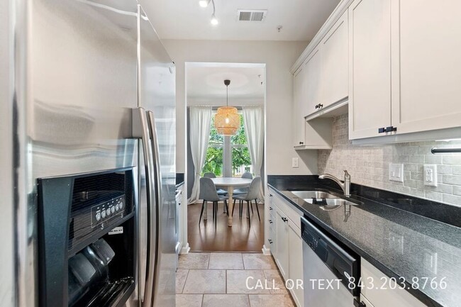 Building Photo - 1731 Chatelain Way