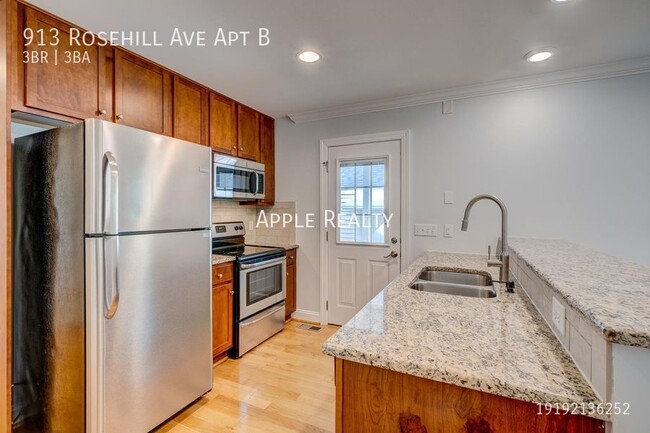Building Photo - 913 Rosehill Ave