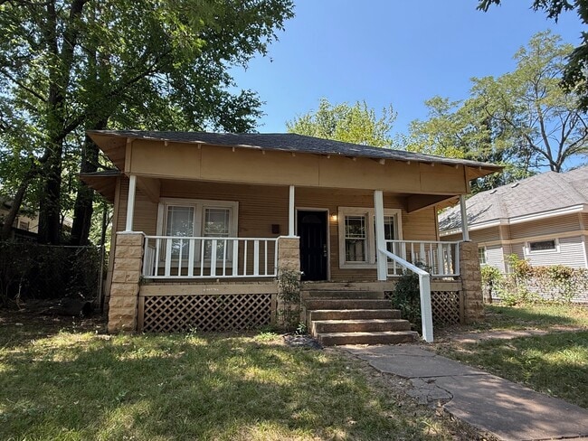Building Photo - 1108 N Cheyenne Ave