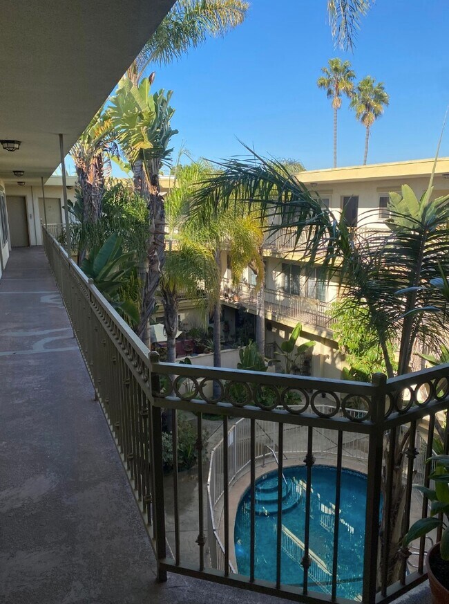 Foto del edificio - 8170 Redlands St