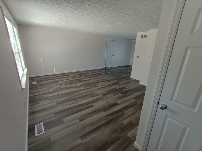 Planta principal - 904 Leslie Ct