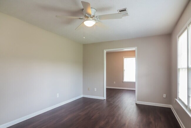 Foto del edificio - 395 Wilson Rd