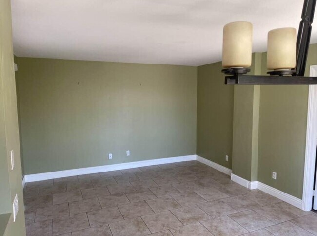 Building Photo - 1 bed 1 bath Apartment for Rent in Mira Mesa