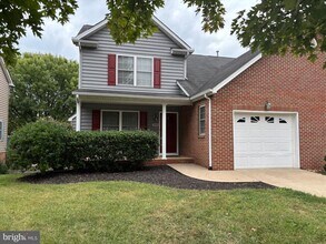 Building Photo - 2040 Stoneleigh Dr