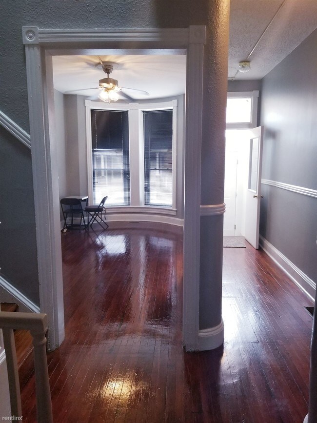 Building Photo - 3 br, 1.5 bath Townhome - 2369 McCulloh St...