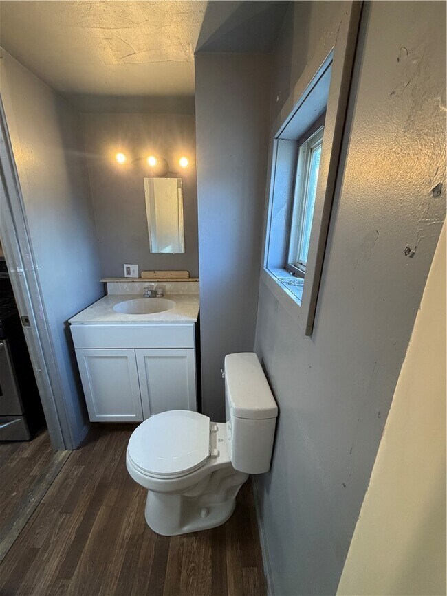 Foto del edificio - 752 S Main St