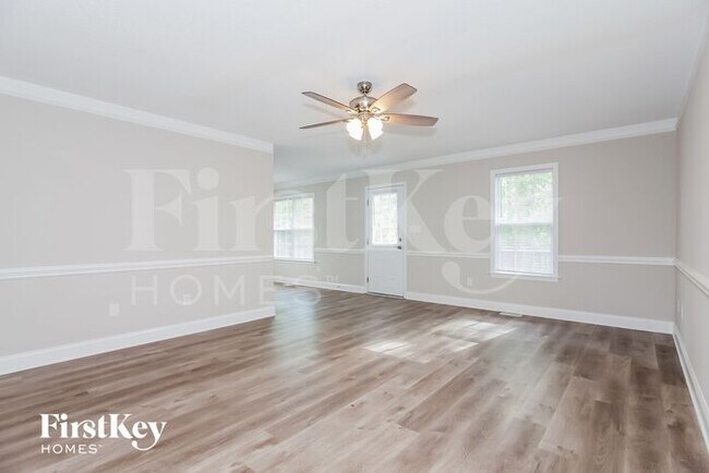 Foto del edificio - 5327 Oaktree Dr