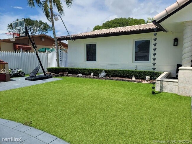 Foto del edificio - 4 br, 3 bath House - 7802 SW 129th Pl