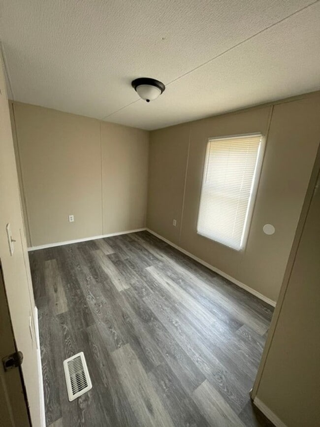 Building Photo - Eagle Estates