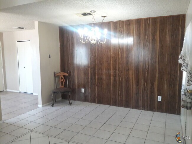 Foto del edificio - 1387 N 17th St
