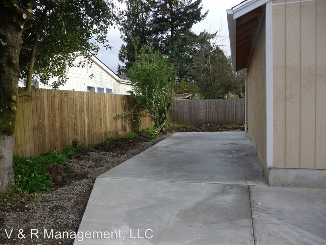 Building Photo - 4 br, 2.5 bath House - 1030 Dearborn Ave. NE