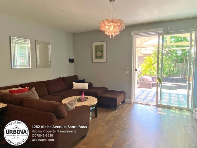 Foto del edificio - Newer Home, Beautiful Santa Rosa Property!