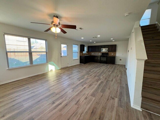 Foto del edificio - 15206 Walcott Dr