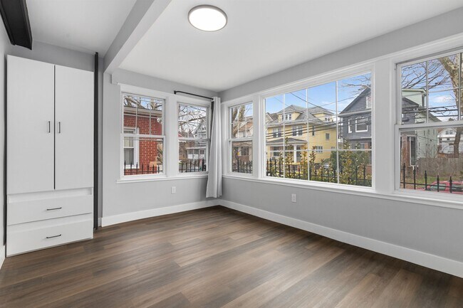 Building Photo - 410 76th St