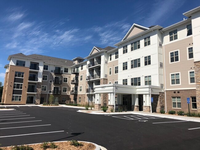 Building Photo - Frost English Silver 55+