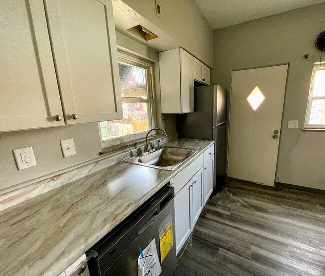 Photo - 2/3 bed 1 bath - South Oakland, newly updated, central air, washer/dryer House