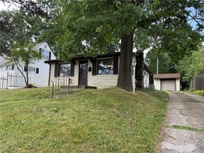 Building Photo - 1818 Schiller Ave