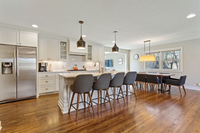 Building Photo - Fully Furnished 3BR Home in Edina