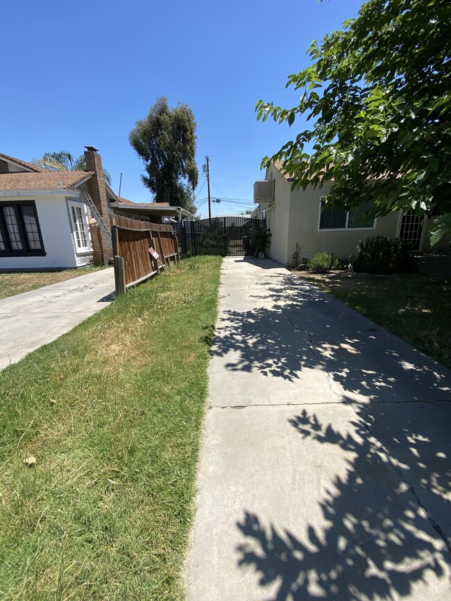 Building Photo - 300 Haybert Ct