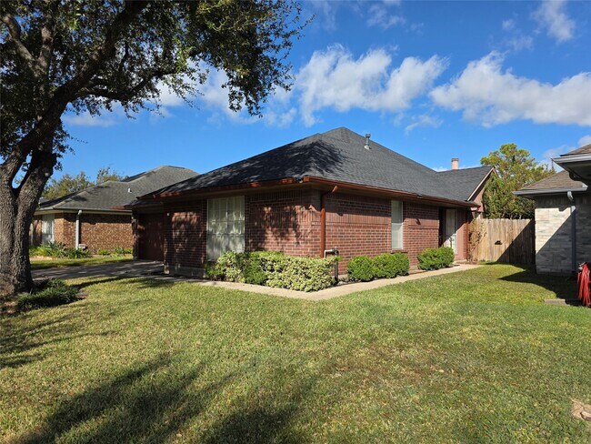 Foto del edificio - 12830 Careywood Dr