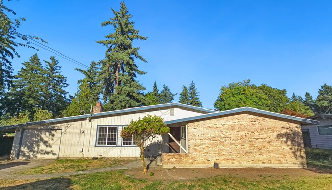 Building Photo - Charming Rambler Retreat Near Robinswood Park