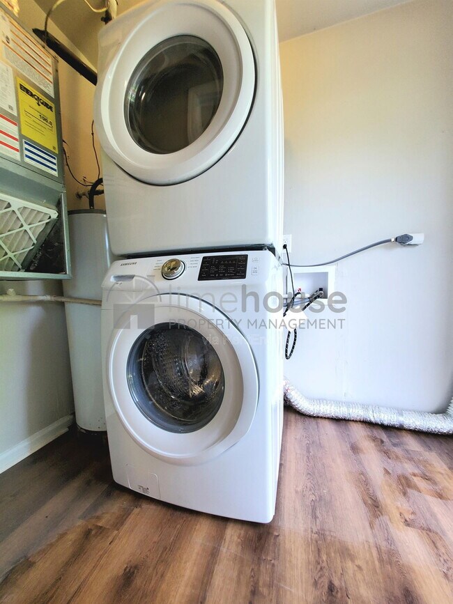 Building Photo - 119 Bob Ln