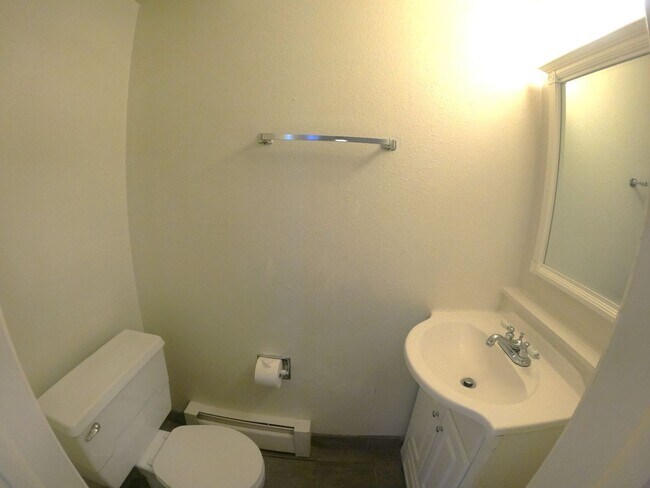 Foto del edificio - 3 Bedroom Condo On University Hill