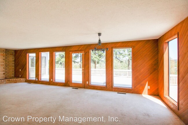 Building Photo - 2 br, 1.5 bath House - 5831 Woodside Dr SE