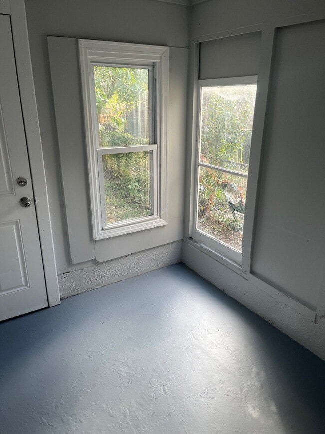 Building Photo - 1210 Anderson St