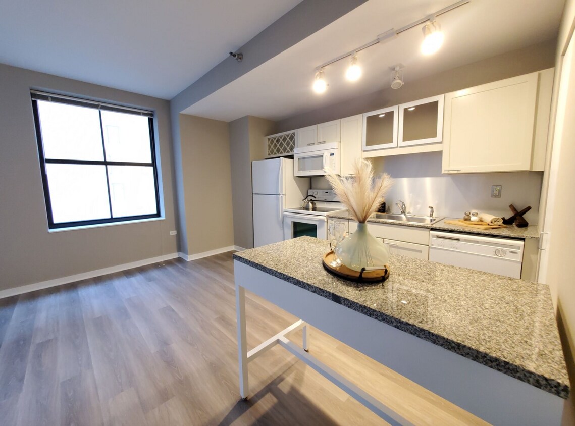 Foto principal - 222 W Randolph St