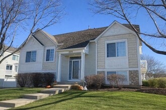 Building Photo - 1872 Middlebury Dr