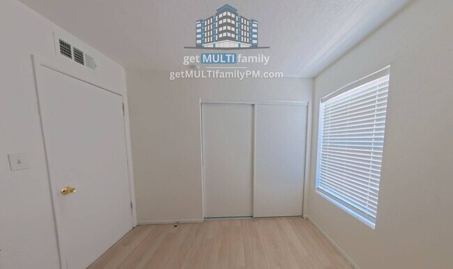 Building Photo - 327 E Vine Cir