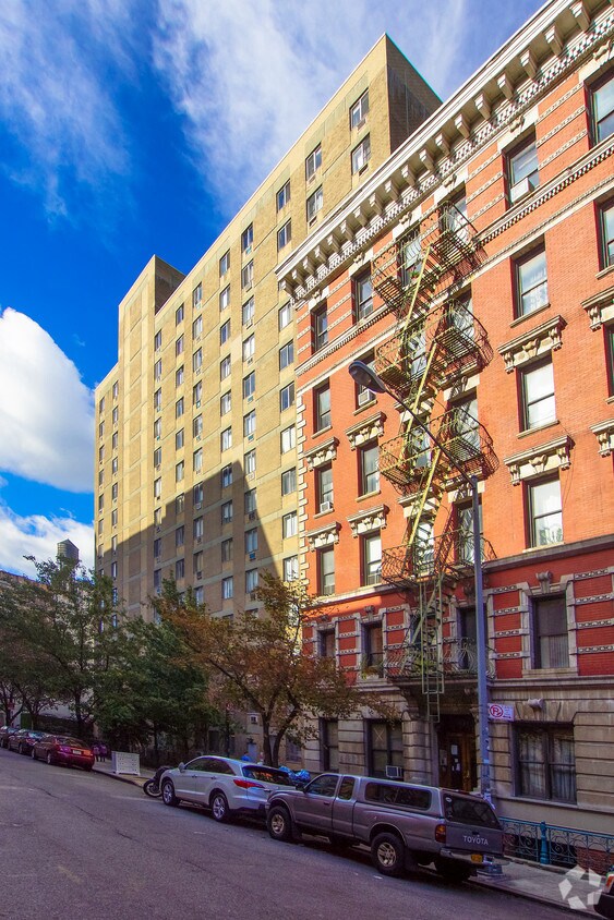 Building Photo - 327 E 13th St