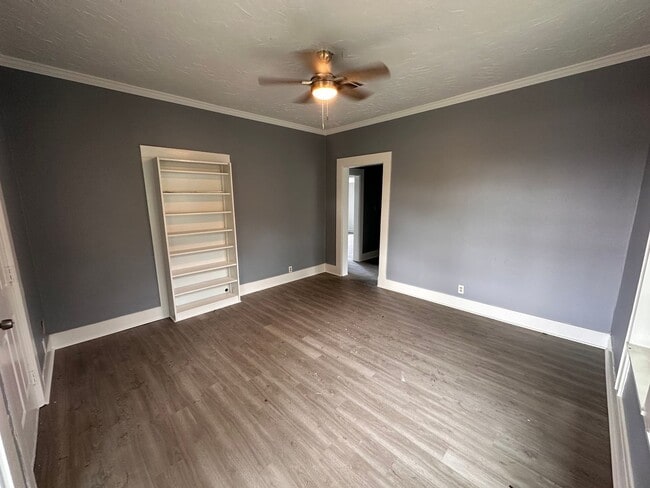 Building Photo - Freshly Remodeled 3 Bedroom / 1 Bathroom Home