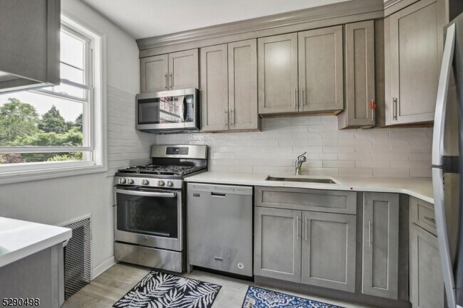 Foto del edificio - 176 Millburn Ave