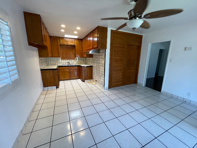 Foto del edificio - 15332 Castana Ave