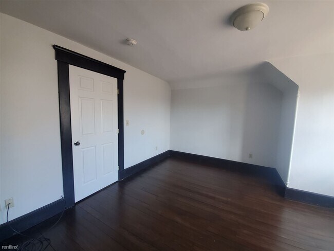 Building Photo - 336 Sherman Ave