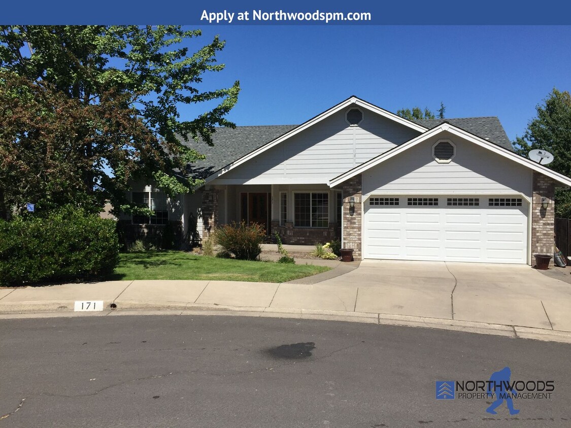 Foto principal - Beautiful 3 Bedroom 2 Bath Home Located in...