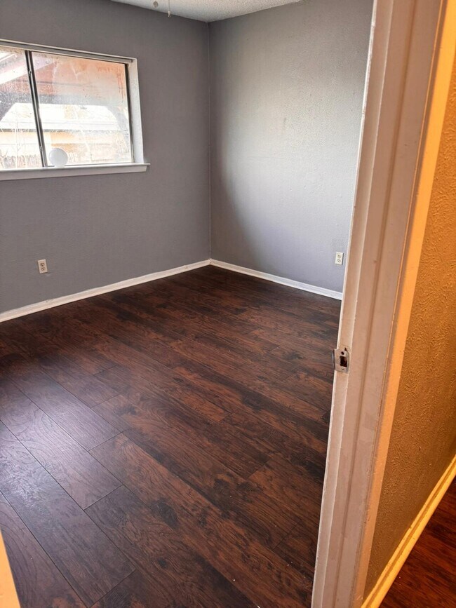 Foto del edificio - 6822 Trail Lake