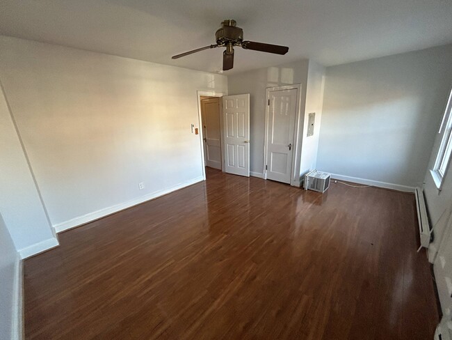 Foto del edificio - 5106 N Capitol St NW