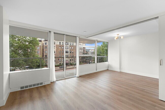 Building Photo - 6050 Boulevard E